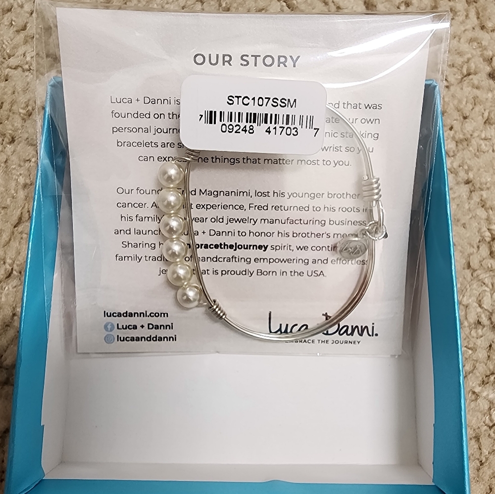 NWT Luca + Danni Crystal Pearl Bangle Bracelet in Classic white - Picture 3 of 5